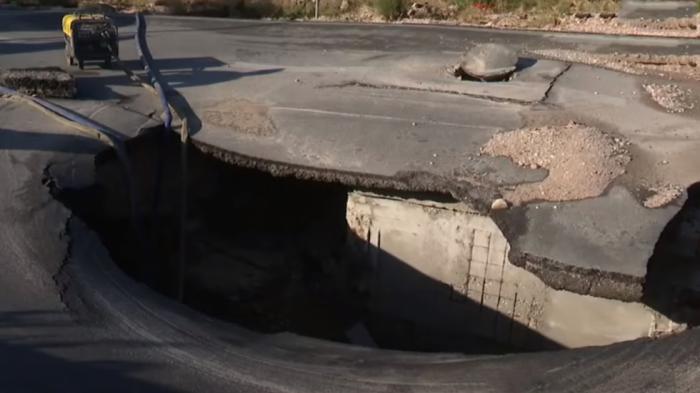 Λ. Μαρκοπούλου: Κομμένη στα δύο λόγω σπασμένου αγωγού 